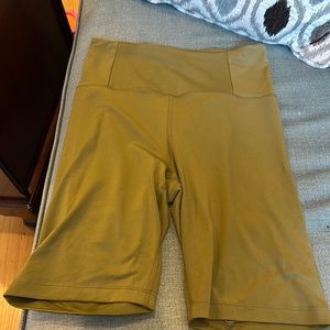 Girlfriend Collective FLOAT Seemless Biker Shorts in Fern Size Medium